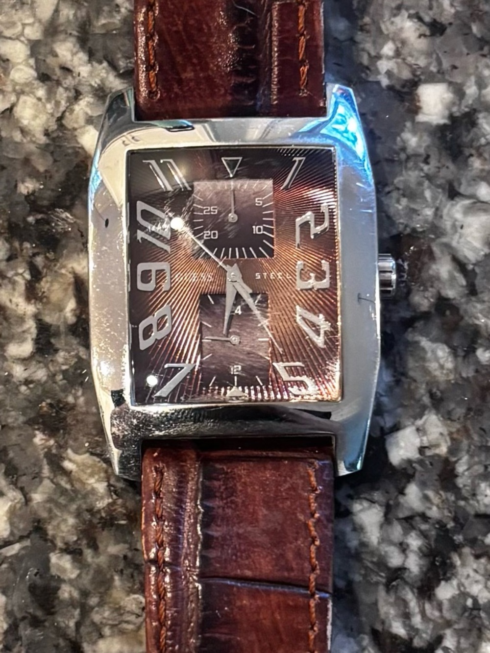 GUESS Men’s Rectangular Brown Dial Watch Steel Leather G85746G Quartz